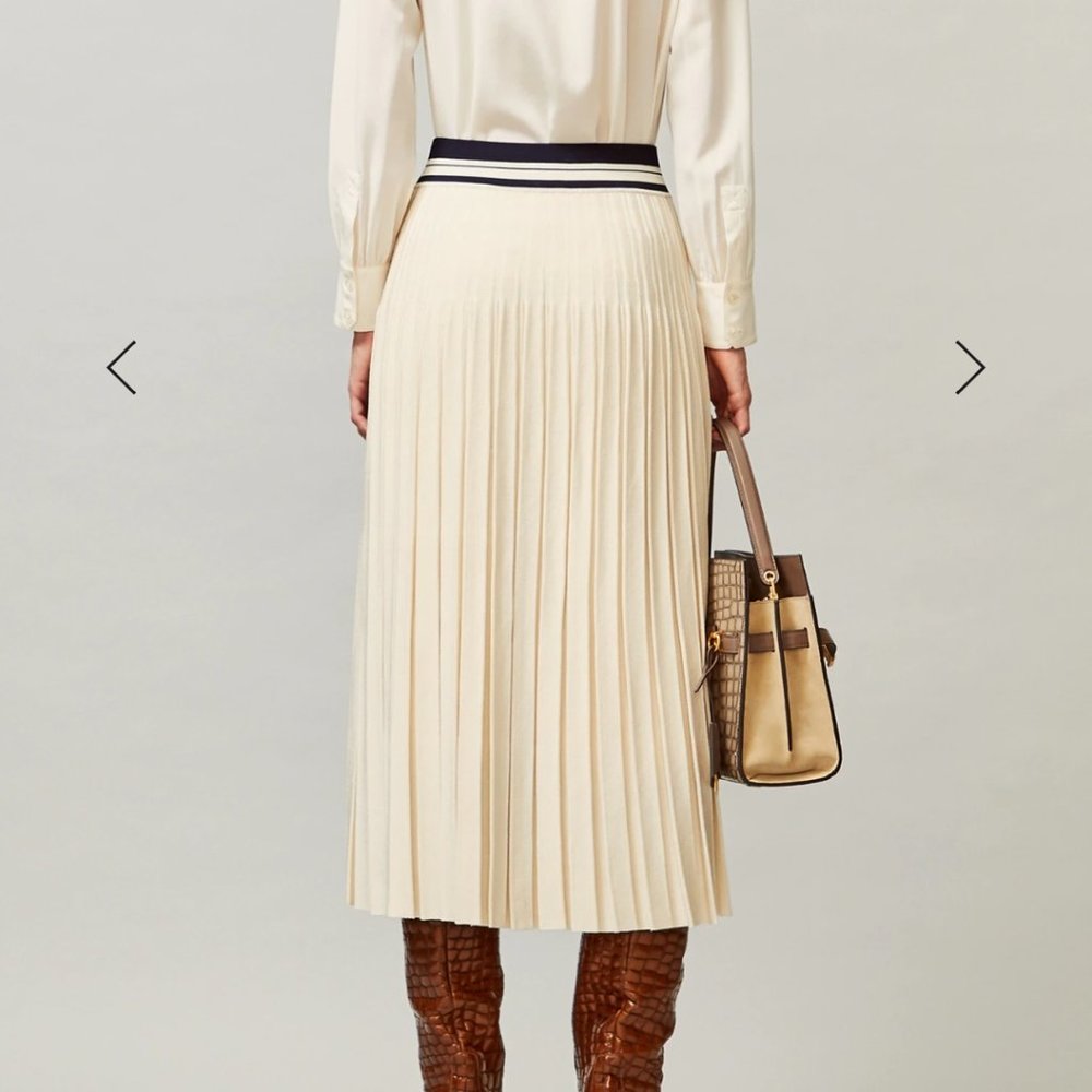 New with Tag Tory Burch Sweater Long Pleated Skirt Ivory Navy Large